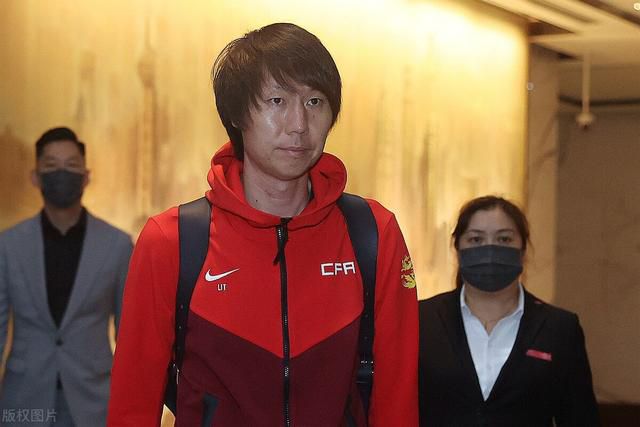 二十年后,“巴力”及其变种出现在地球上,与成年后的杰米不期而遇